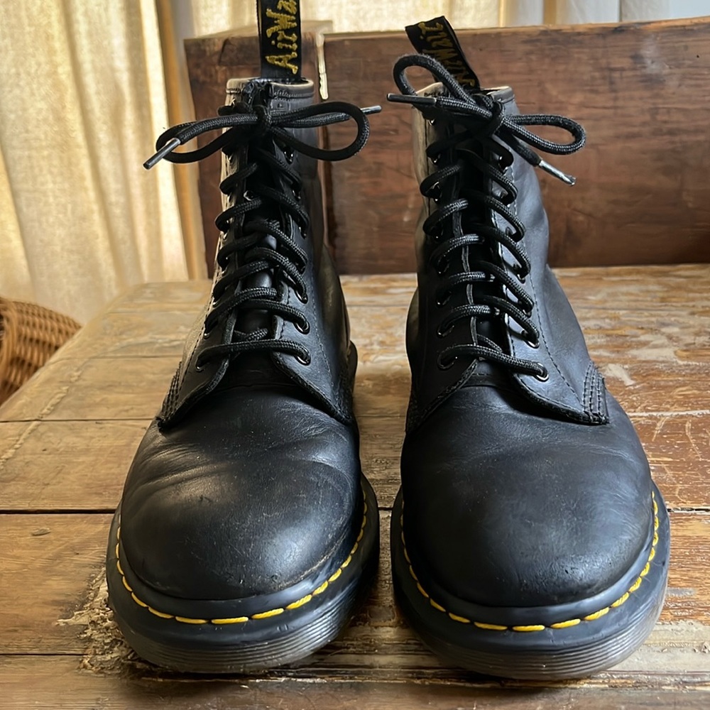 Dr. Martens Black Combat Boots style 11822 size 8 men’s/9 lady’s
